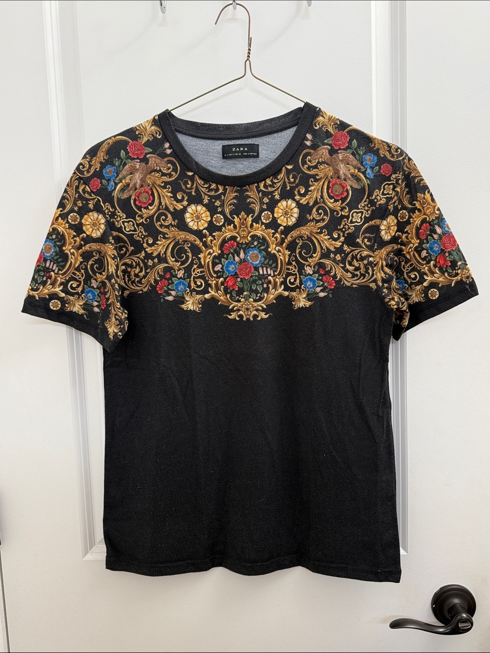 Zara Men’s S Black and Gold Baroque Floral Print Tee